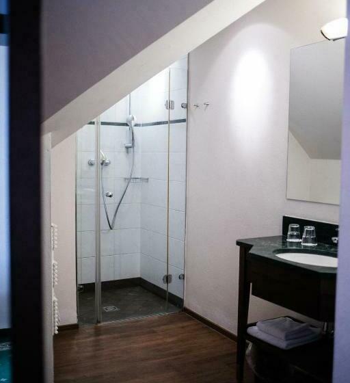 غرفة قياسية مزوَّدة بشُرفة, Friesachers Aniferhof