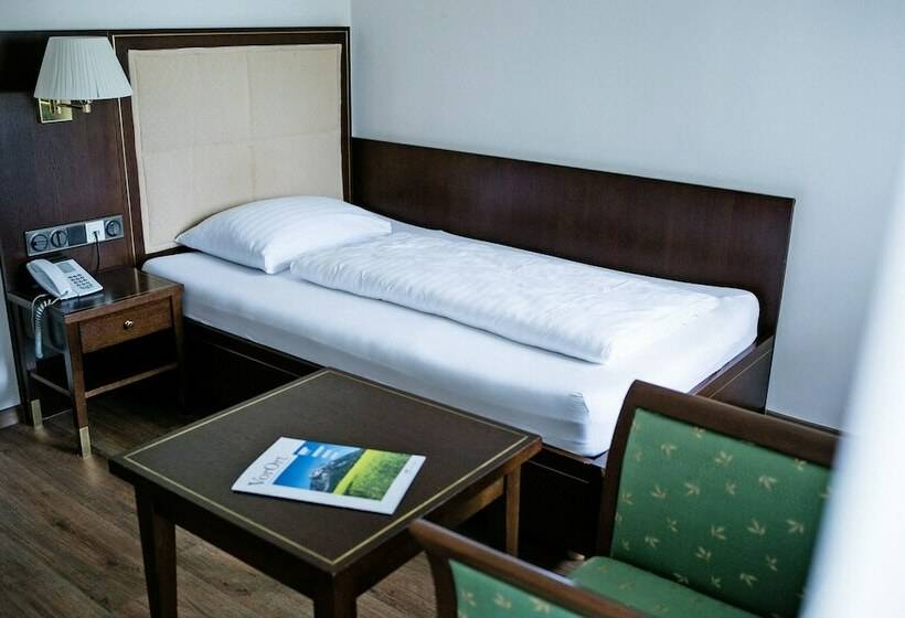 غرفة قياسية فردية, Friesachers Aniferhof