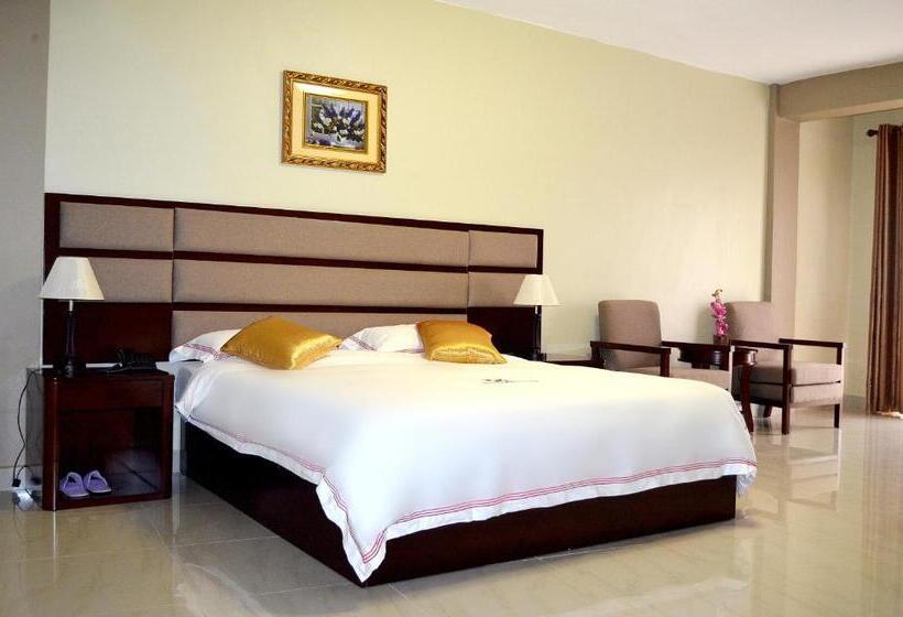 اتاق خانوادگی, Hillside Plaza