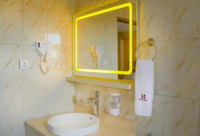 Deluxe Room, Hillside Plaza