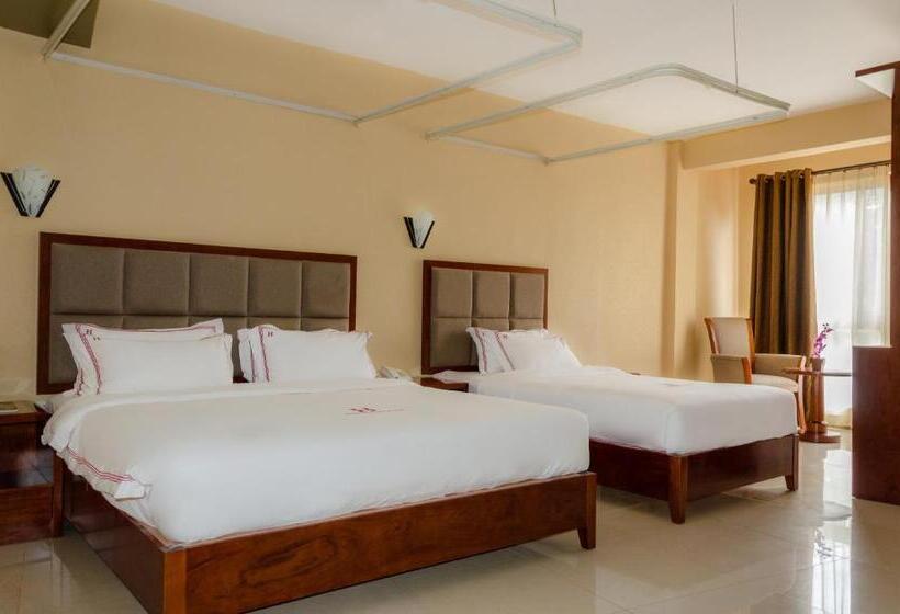 Deluxe Room, Hillside Plaza