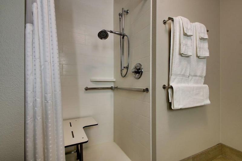 غرفة قياسية سرير كينج لذوى الإحتياجات الخاصة, Holiday Inn Express & Suites   Mount Vernon, An Ihg