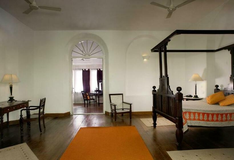 Camera Familiare, Neemrana S  Tower House