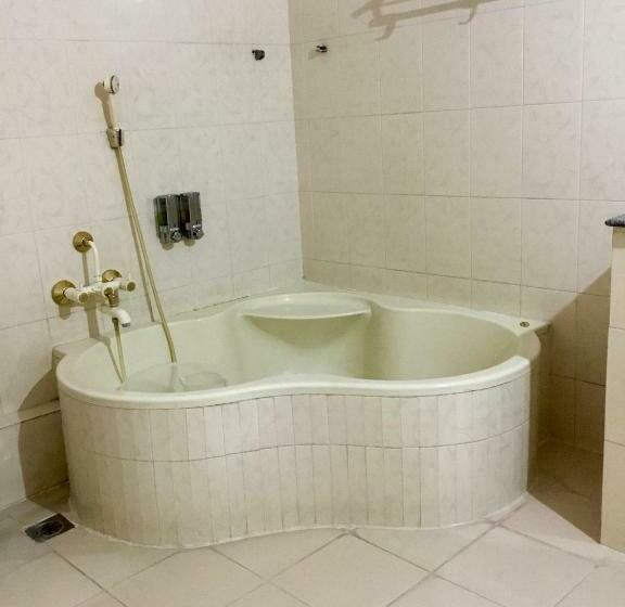 جناح جونيور, Sai Towers