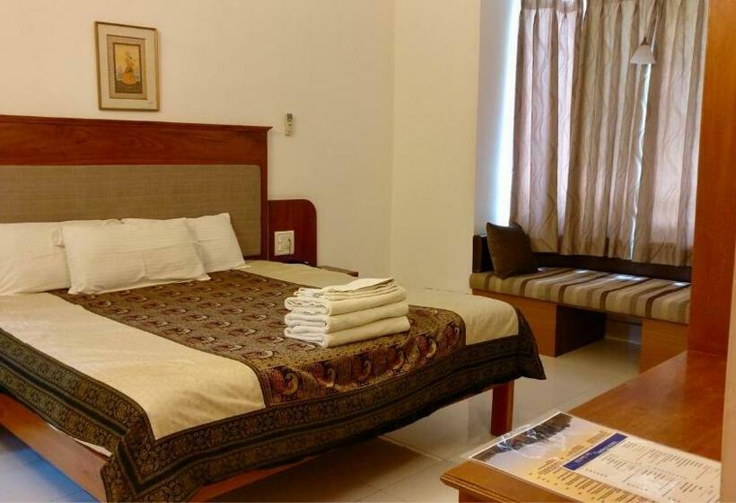 جناح جونيور, Sai Towers