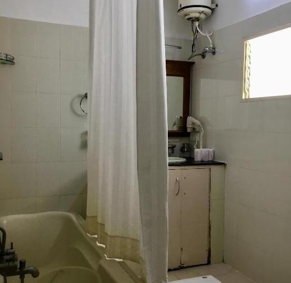 غرفة بريميوم رباعية, Sai Towers