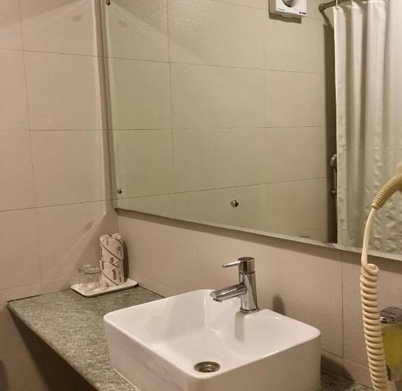 غرفة ديلوكس, Sai Towers