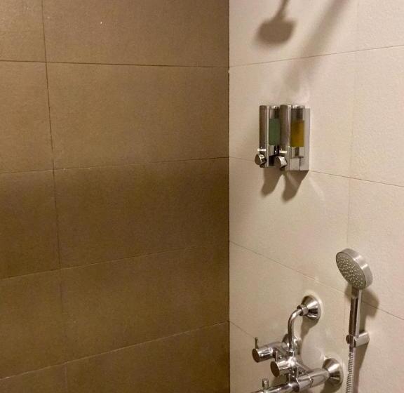 غرفة ديلوكس, Sai Towers