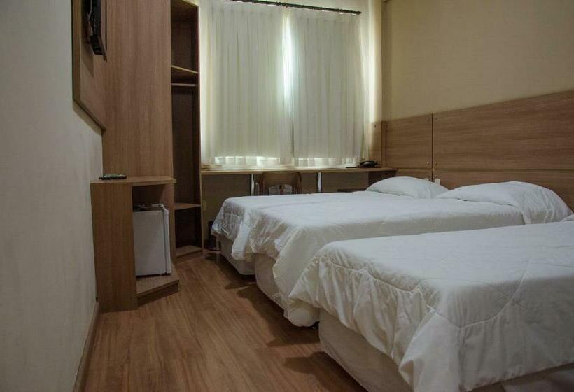 غرفة قياسية ثلاثية, Serra Palace