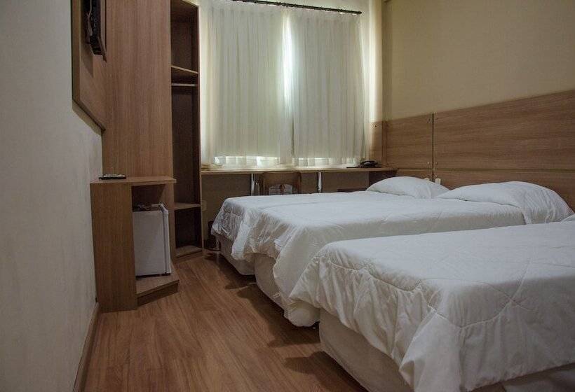 غرفة قياسية ثلاثية, Serra Palace