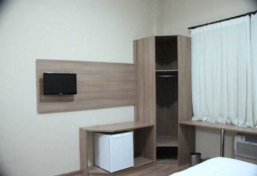 غرفة قياسية ثلاثية, Serra Palace