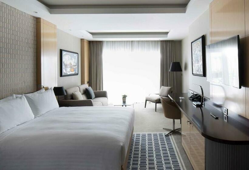 سوئیت جونیور با تخت بزرگ, Skopje Marriott