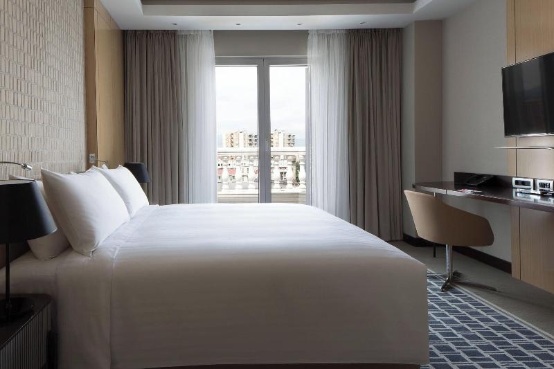 اتاق استاندارد با چشم‌انداز, Skopje Marriott