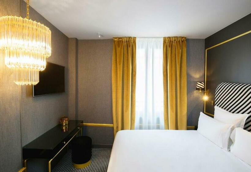 اتاق کلاسیک, Snob