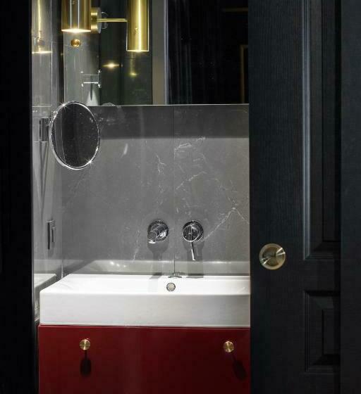 Classic Interior Room, Snob