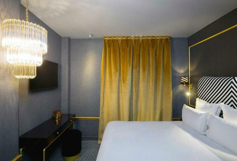 اتاق کلاسیک, Snob