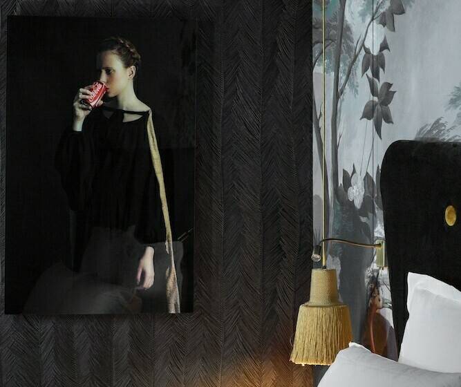 اتاق کلاسیک, Snob