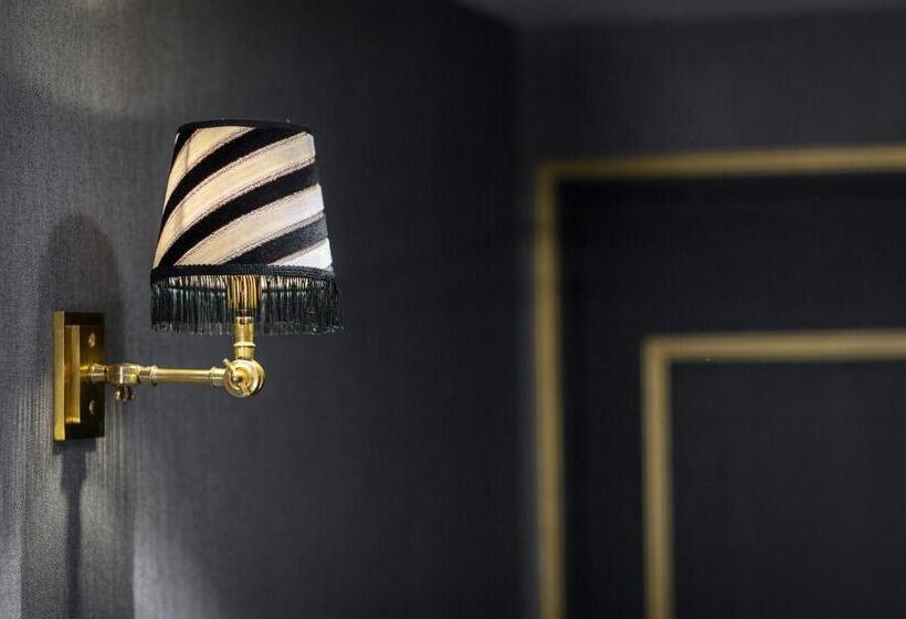 اتاق سوپریور, Snob