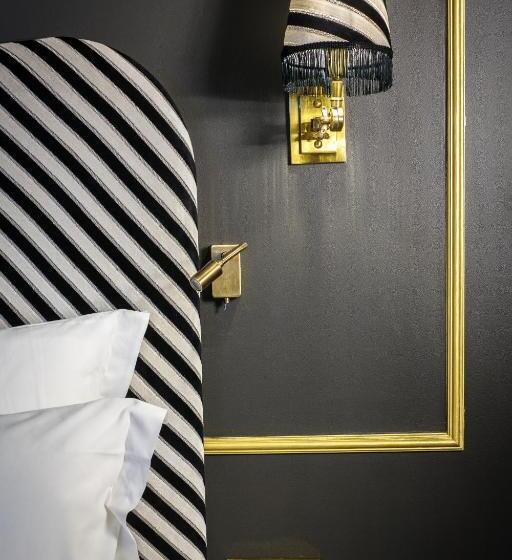 اتاق سوپریور, Snob