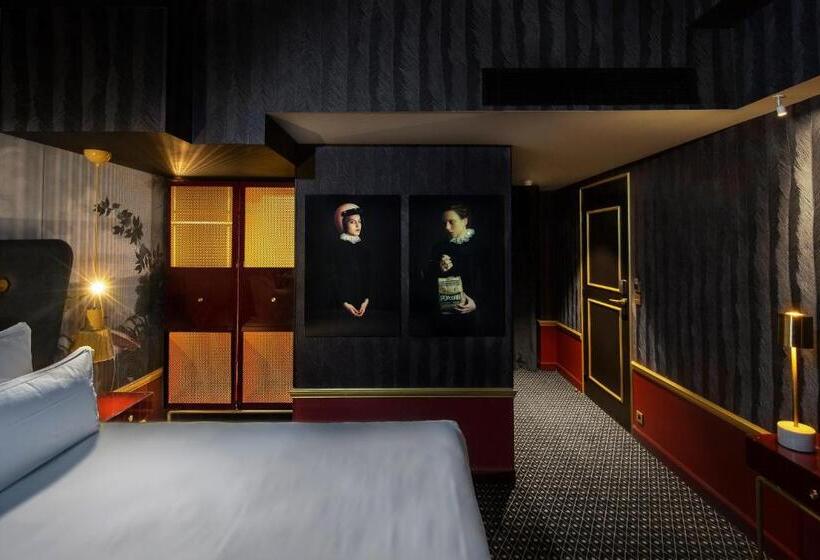 اتاق لوکس, Snob