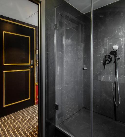 اتاق لوکس, Snob