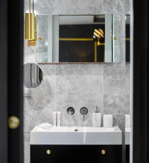 آپارتمان 2 خوابه, Snob