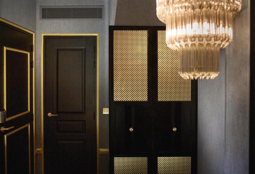 آپارتمان 2 خوابه, Snob