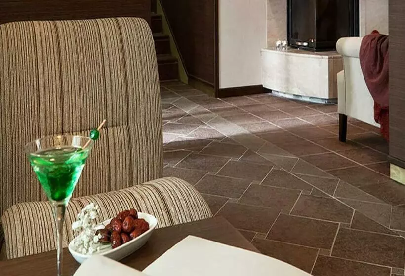 سوییت جونیور با چشم‌انداز دریاچه, Villa Kaylaka