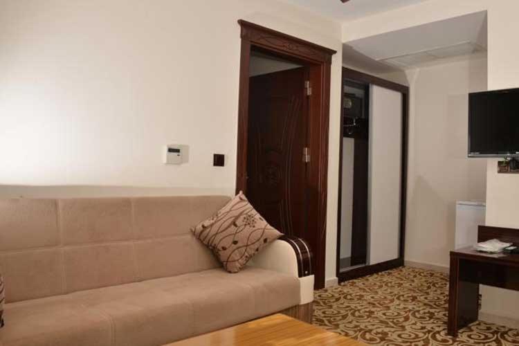 סוויטה משפחתית, Zeyn