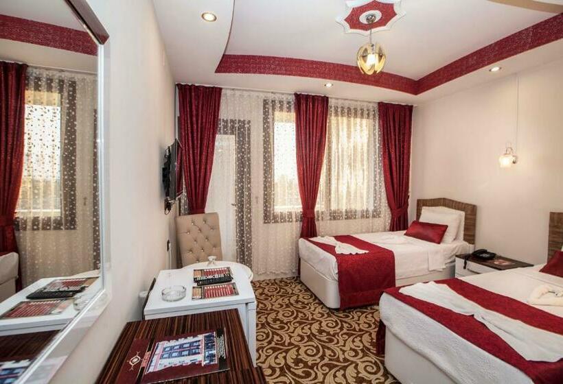 חדר סטנדרט לשלושה, Zeyn