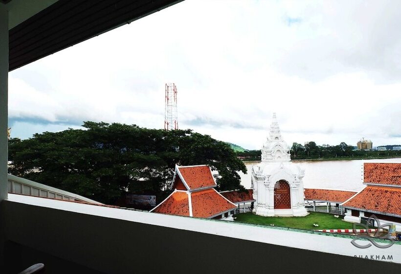 디럭스 룸, Buakham Rim Khong