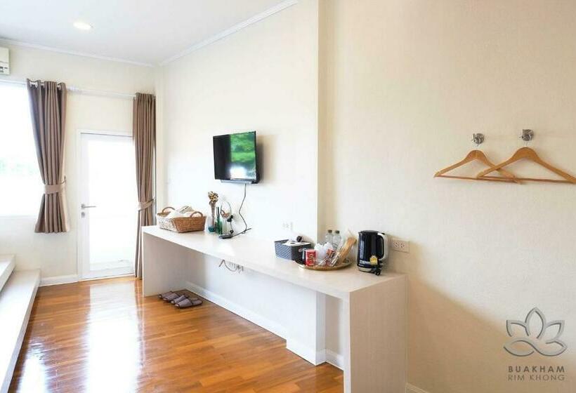 디럭스 룸, Buakham Rim Khong