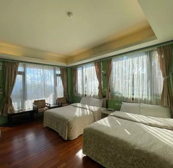 اتاق استاندارد چهار تخته, Emmanuel Farmhouse