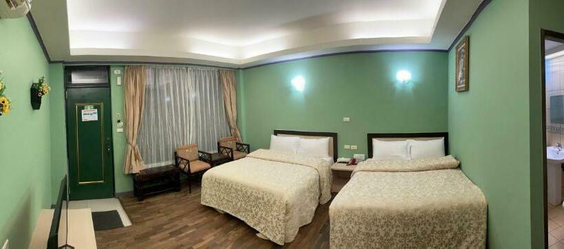 اتاق استاندارد چهار تخته, Emmanuel Farmhouse