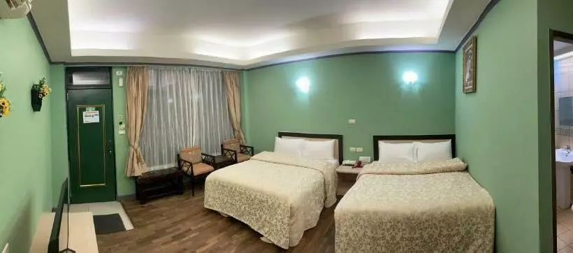 اتاق استاندارد چهار تخته, Emmanuel Farmhouse