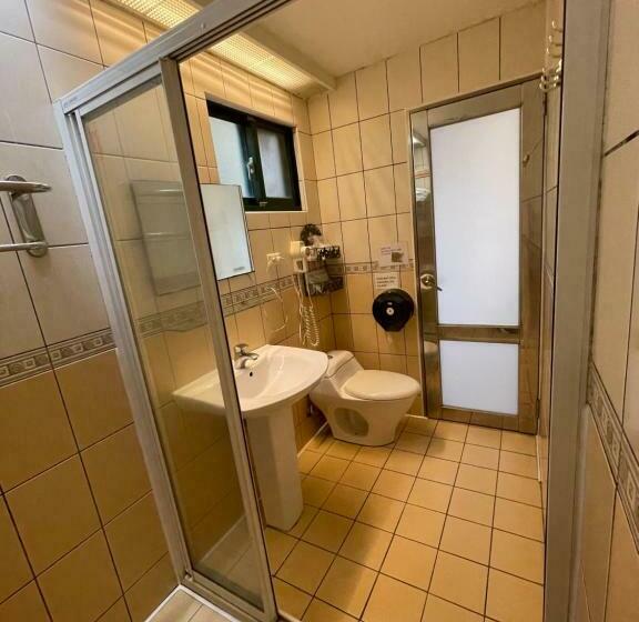 اتاق استاندارد چهار تخته, Emmanuel Farmhouse