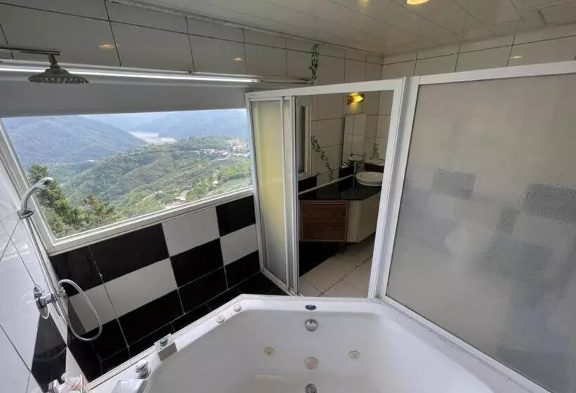 Superior room with lake view, Emmanuel Farmhouse