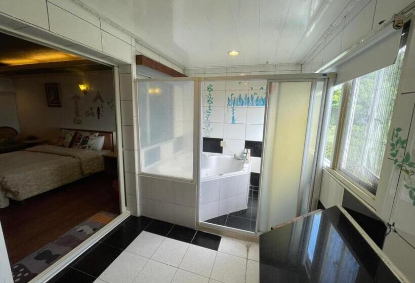 Superior room with lake view, Emmanuel Farmhouse