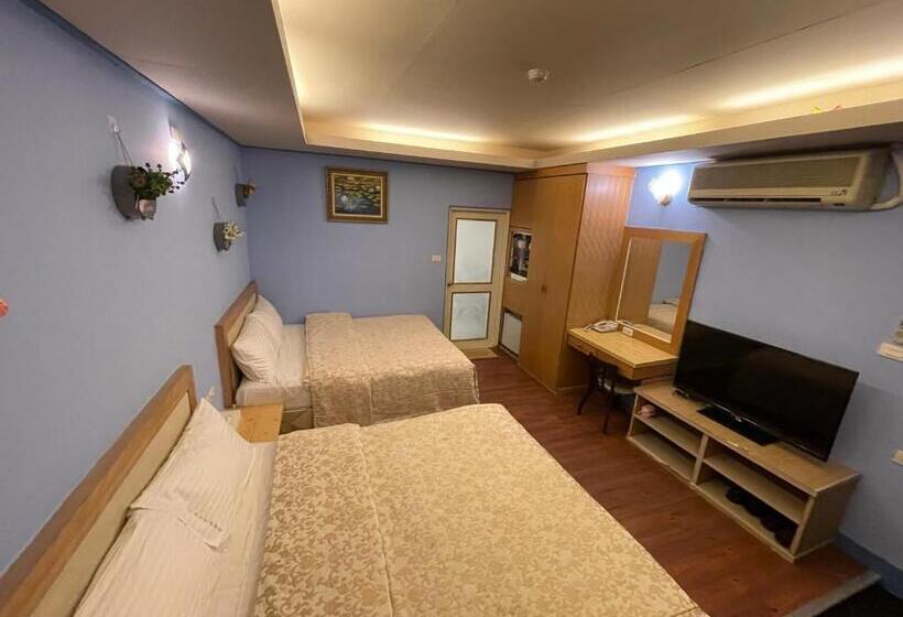 اتاق سوپریور چهار تخته, Emmanuel Farmhouse