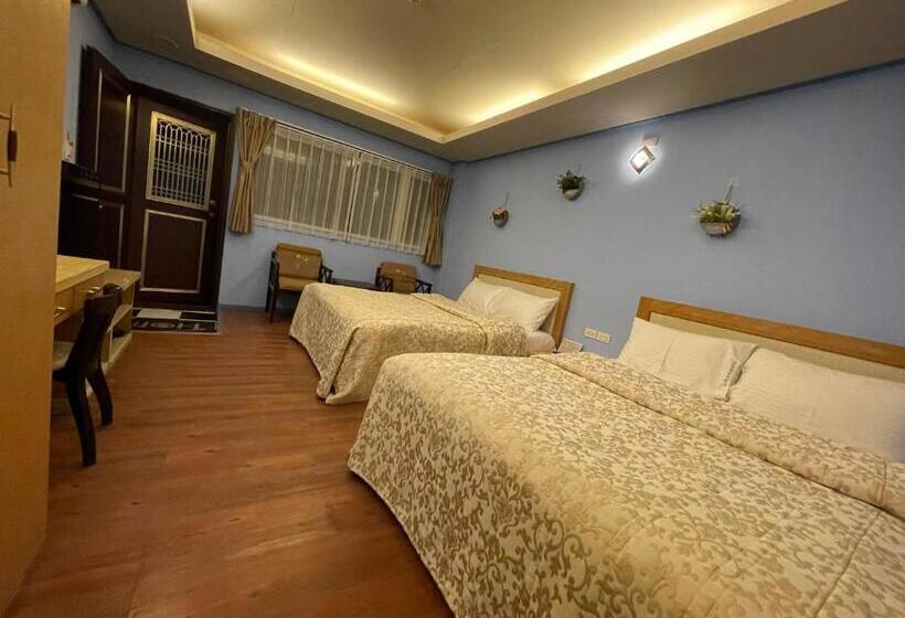 اتاق سوپریور چهار تخته, Emmanuel Farmhouse