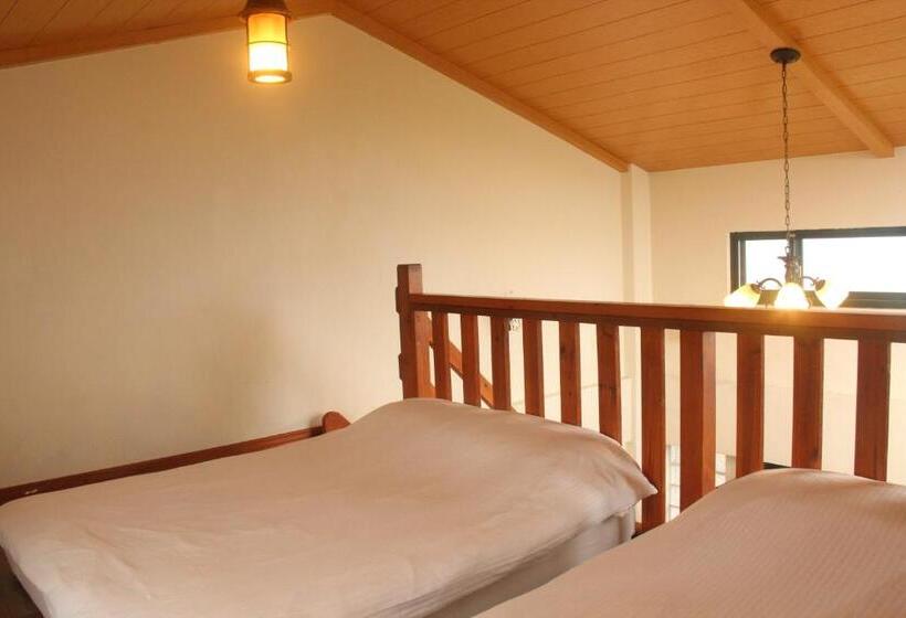 سوییت خانوادگی, Emmanuel Farmhouse