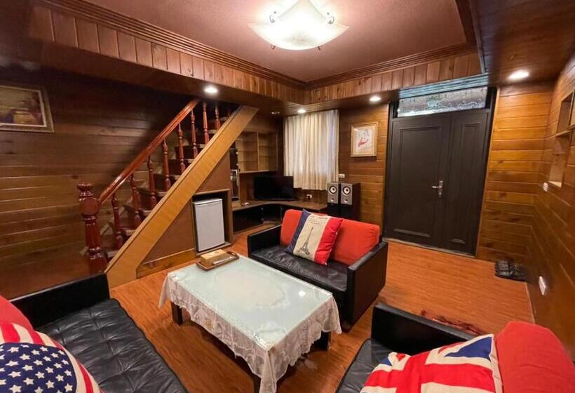 سوییت خانوادگی, Emmanuel Farmhouse