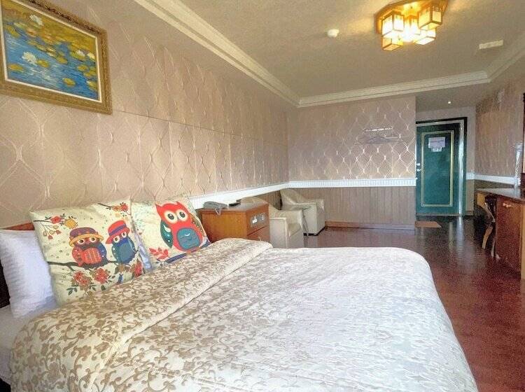 اتاق استاندارد با چشم‌انداز دریاچه, Emmanuel Farmhouse