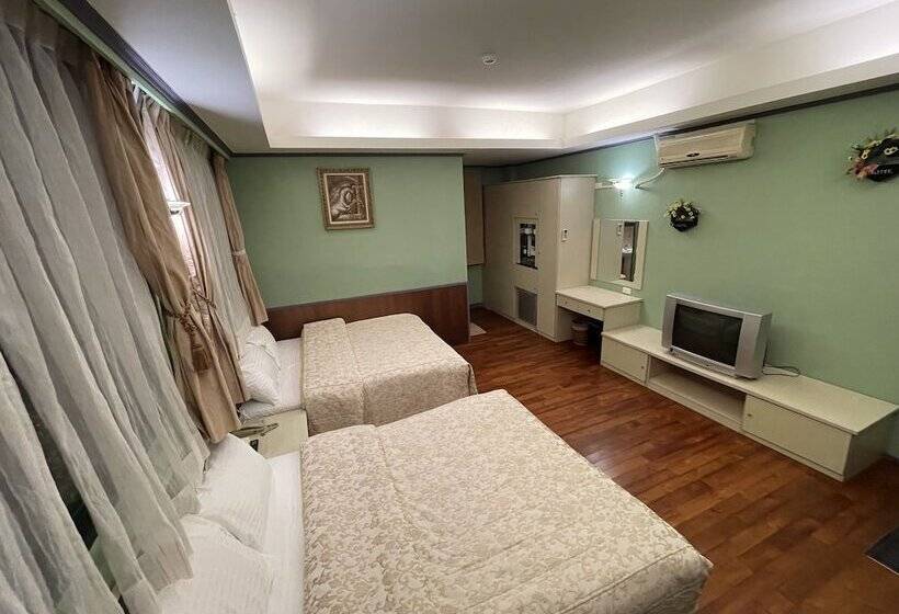 اتاق استاندارد چهار تخته, Emmanuel Farmhouse