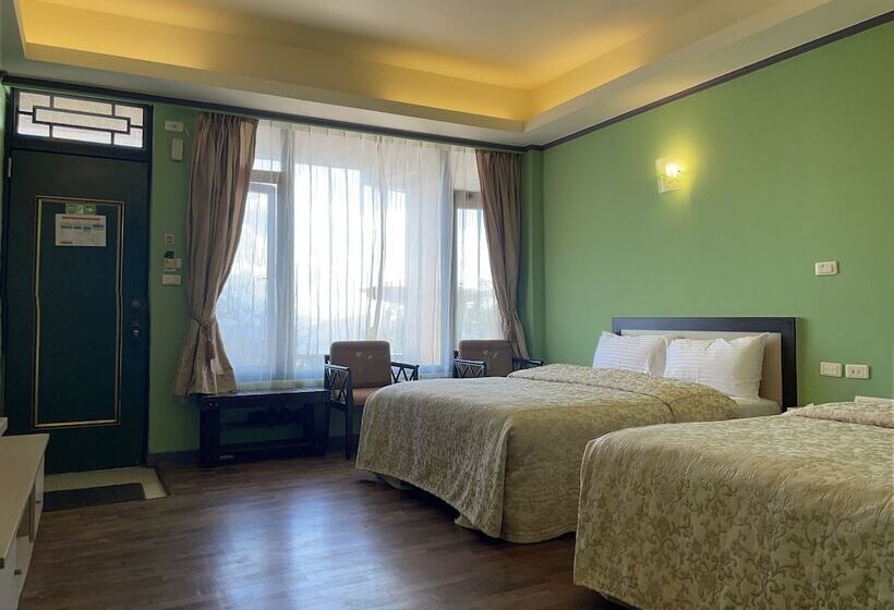 اتاق استاندارد چهار تخته, Emmanuel Farmhouse