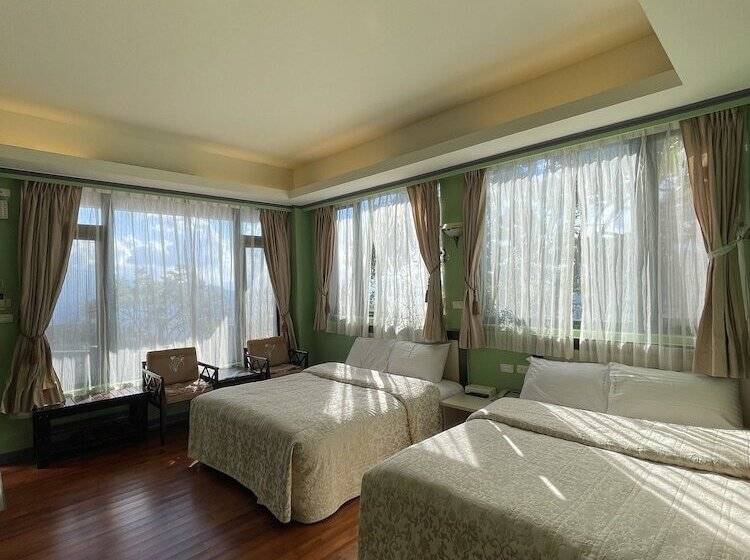 اتاق استاندارد چهار تخته, Emmanuel Farmhouse