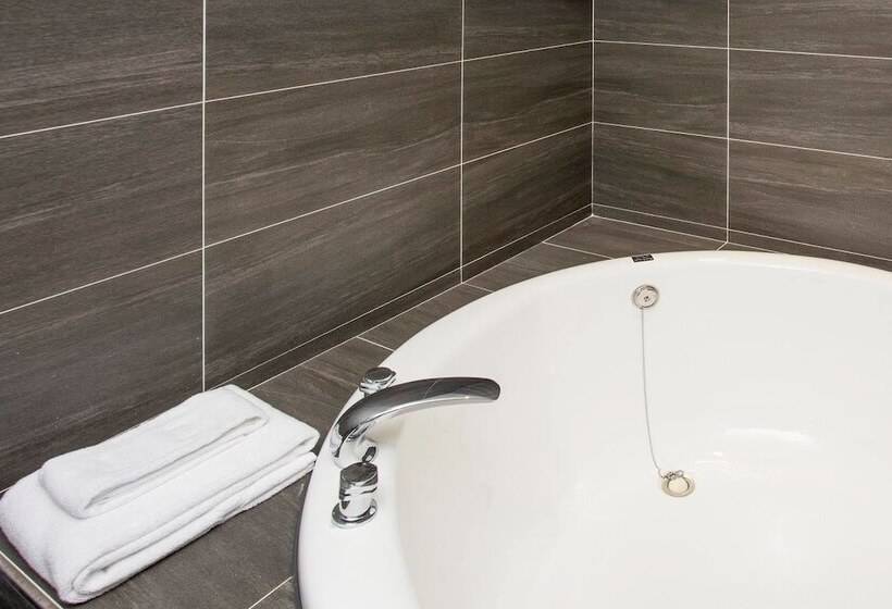 اتاق لوکس, Just Live Inn Keelung