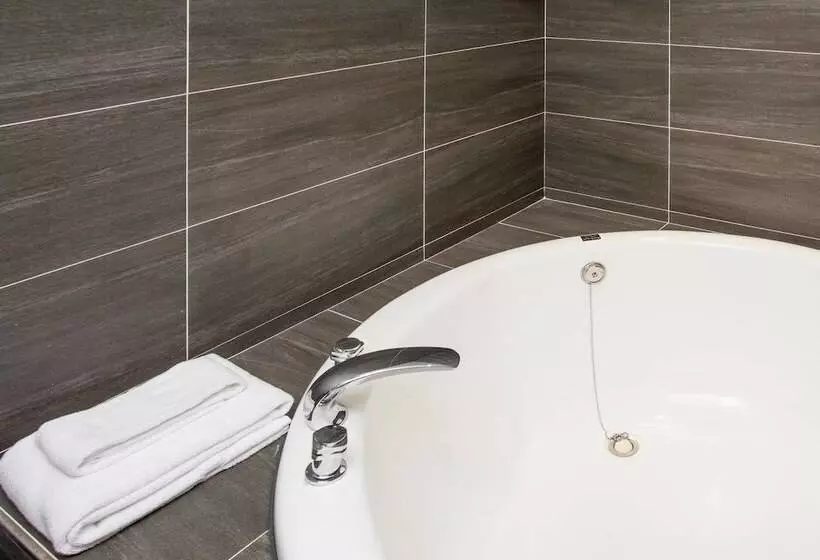 اتاق لوکس, Just Live Inn Keelung