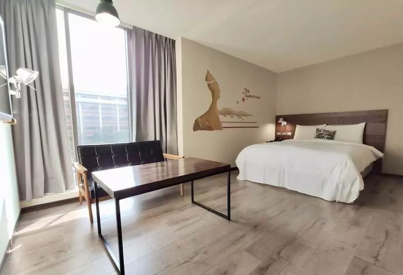 اتاق لوکس, Just Live Inn Keelung