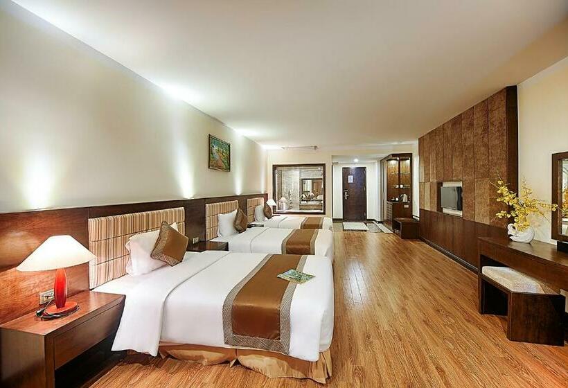 اتاق سه نفره دلوکس با چشمانداز دریا, Muong Thanh Grand Cua Lo